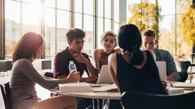 Online Learning vs Classroom Learning: Which Is Better?